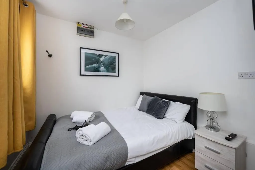 En-Suite Apartment, Fully Equipped Kitchen Swansea