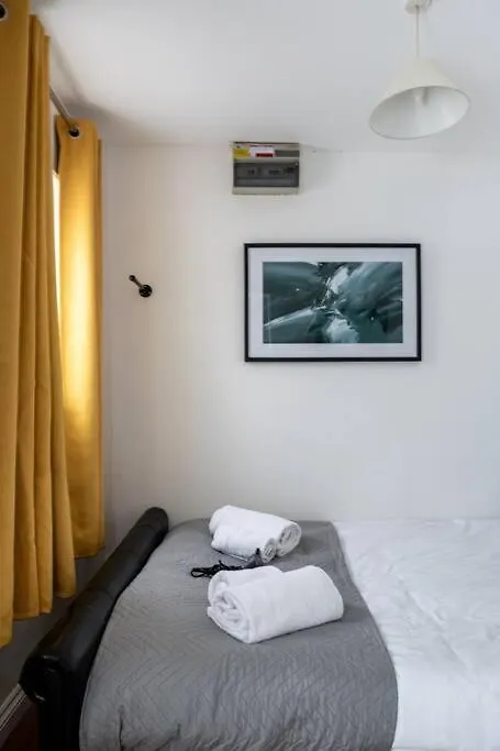 Apartment En-Suite Apartment, Fully Equipped Kitchen Swansea