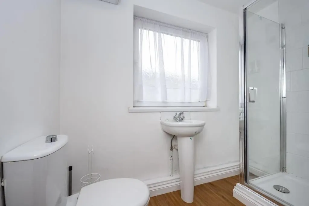 En-Suite Apartment, Fully Equipped Kitchen Swansea